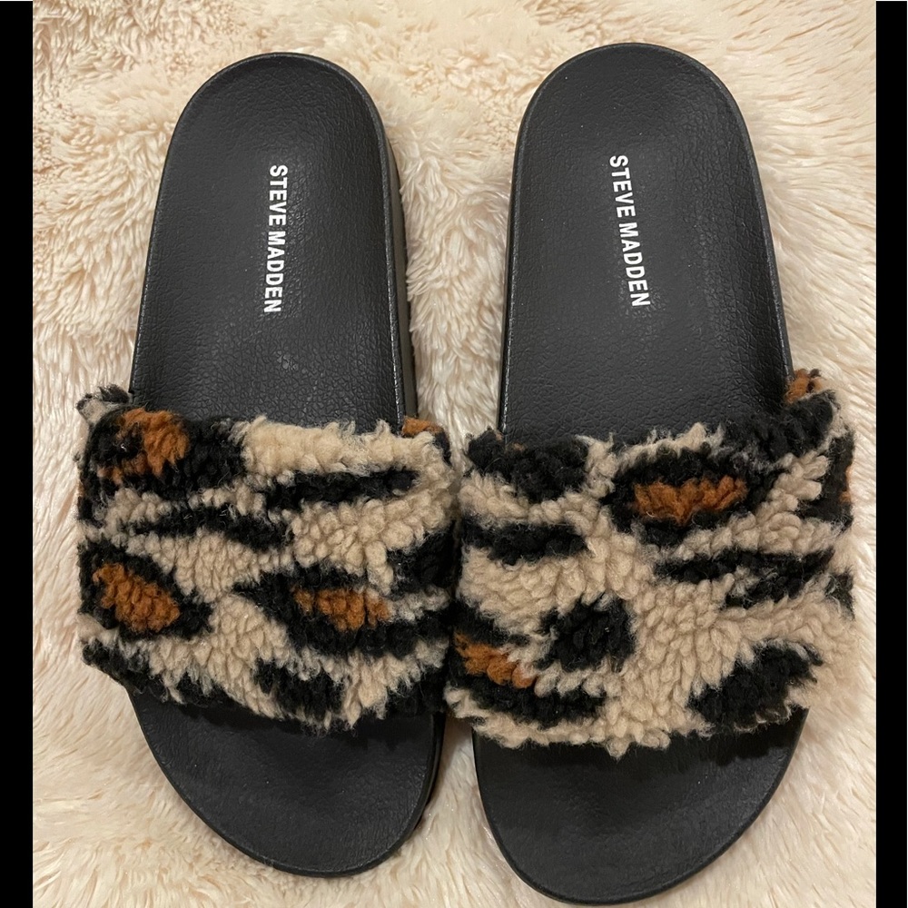 Steve Madden Faux Fur Leopard Sliders
